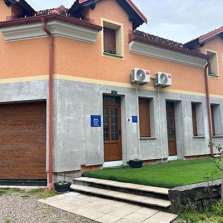 Apartman Galerija Огулин Екстериор снимка