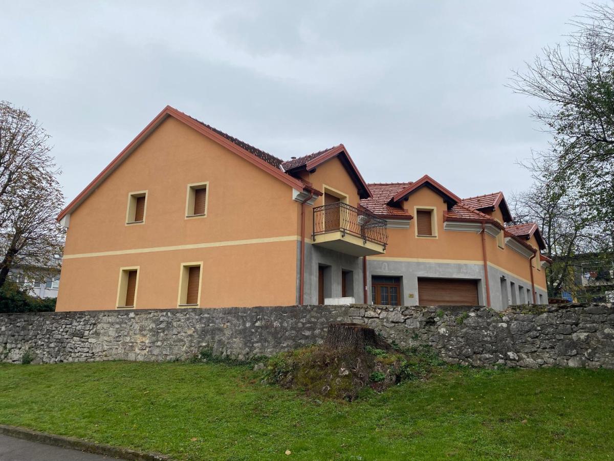 Apartman Galerija Огулин Екстериор снимка