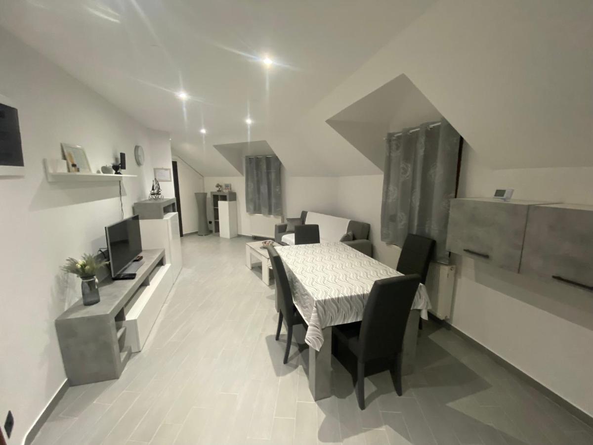 Apartman Galerija Огулин Екстериор снимка