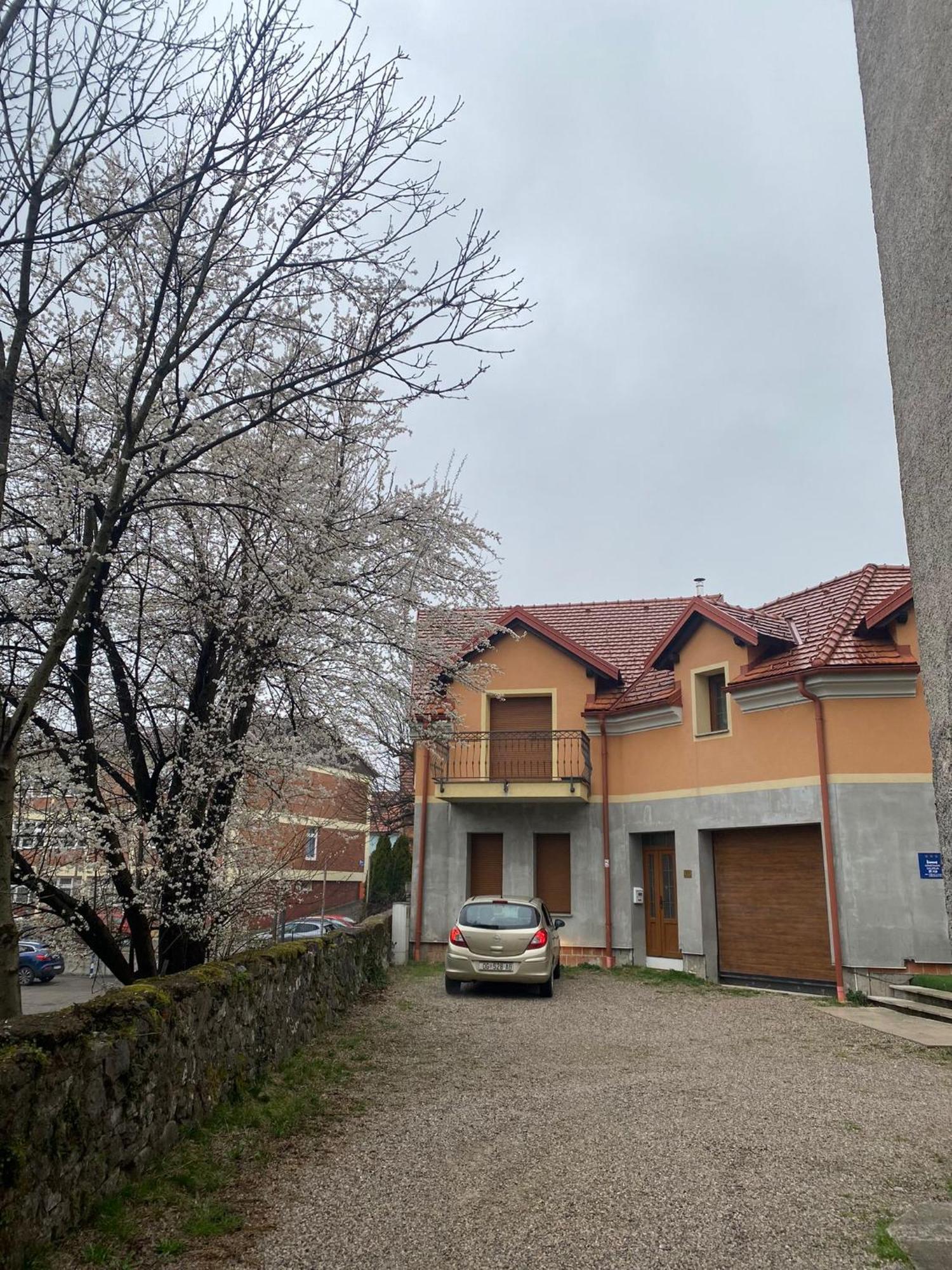 Apartman Galerija Огулин Екстериор снимка